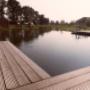 zwemvijver met vlonders
