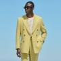 This light green suit is cut to a tailored fit with a padded shoulder for a fitted silhouette. Paired with wide-leg straight trousers featuring a high-rise and single pleat with belt loops.
