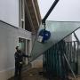 Glasmontage met grote kraan