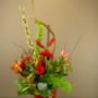 Gestyleerd rood bloemstuk