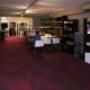 Showroom met 3 luisterruimtes.