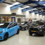 Ruime showroom achter