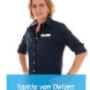 "Fysiotherapie is een mooi vak: elke keer begin je samen met een cliënt een verbetertraject. We kijken samen naar de symptomen, oorzaken en gevolgen. Ik wil dat mensen tevreden de deur uit  gaan  omdat ze hun doelen gehaald hebben. 

Soms wil ik meer dan de cliënt. Maar niet iedereen hoeft de marathon te lopen. Als iemand binnen strompelt met lage-rugpijn en na een tijdje soepel de deur uitgaat en me bijna wil omhelzen van blijdschap, is dat prachtig.

Mensen zien mij als eerlijk, open, sportief, gedreven, duidelijk en soms een tikkeltje streng. Cliënten zijn zelf verantwoordelijk voor hun herstel. Als iemand minder oefent dan we hebben afgesproken dan zeg ik daar wat van. Zolang je goed uitlegt waarom je iets vindt, accepteren mensen dat ook. 

Ik werk veel met Echo en Shockwavetherapie, bijvoorbeeld bij een hielspoor in de voet. Vroeger liep iemand maanden met pijn en moest het vanzelf over gaan. Nu kunnen we via een echo precies zien waar de problemen zitten. Met de Shockwave behandelen we gericht die plek en na drie, vier behandelingen is iemand vaak al voor 50% van zijn klachten af. Dat werkt heel goed.

Ik ga graag op zoek naar de precieze oorzaak van klachten. Ik wil de cliënt veel informatie geven, zodat hij begrijpt wat hem mankeert en wanneer hij pijn heeft, en weet wat hij er zelf aan kan doen. Een fysiotherapeut is ook een coach. Mensen moeten echt zelf aan de slag met de oorzaken. Het is niet zo dat iemand twaalf uur per dag achter zijn computer kan zitten en de therapeut masseert de pijn wel even weg. Wie niets verandert in zijn leven, krijgt geheid de klachten terug."
