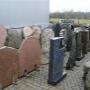 Ruwe staande grafmonumenten
