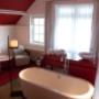 Suite bath area