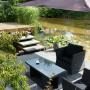 Verlaagd terras aan het water