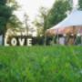 LOVE Letters met sailcloth tent of te wel Ivory tent voor bruiloften