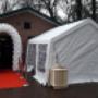 Bruiloft met rode loper en ballonnenboog Elspeet