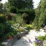 Door een bezoeker 11-10-2016 geüpload - Natuurlijke tuin met verhoogde borders van hergebruikte terrastegels.