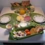 Ontbijt wordt geserveerd met versgebakken brood