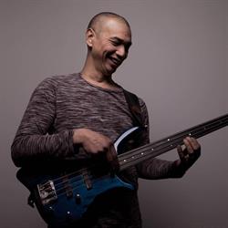 Richard van der Hoeven Guitars & Basses