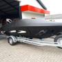 afgekleed speedboot