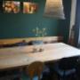 Massief houten tafel met bank