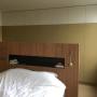 Hoofdeinde bed en kledingkast
