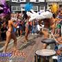 Tropische danseressen met brassband