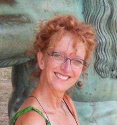 Elly Veelenturf
