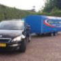 E achter B