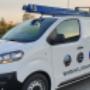 Spoedreparatie binnen 24 uur!
NELO dakwerken kan in geval van een spoedreparatie binnen 24 uur bij u op locatie zijn. U kunt onze dakexperts bellen wanneer u een daklekkage ondervindt; we sturen dan binnen 24 uur een dakdekker bij u langs om het probleem te beoordelen. We maken dan direct een offerte op maat als een noodoplossing vereist blijkt. Bij noodgevallen kunnen wij het probleem direct verhelpen indien het actuele weer dat toelaat!

Schade beperken
Om uw schade beperken te beperken, is het belangrijk om het hemelwater te stoppen of op te vangen en daarna bij droog weer  je dak direct te laten repareren. De reparatiewerken kunnen namelijk pas van start gaan als het regenen is gestopt. Het is belangrijk om niet te lang te wachten om deze werken te gaan uitvoeren aangezien meer schade kan worden aangericht als het opnieuw gaat regenen. NELO Dakwerken helpt u graag om de schade zo klein mogelijk te houden!

Kosten Spoed Dakreparatie
NELO Dakwerken maakt onderscheid wanneer er kosten worden gemaakt in geval van een dakinspectie/ spoedreparatie. Als we met spoed bij u op locatie moeten komen door een daklekkage met hoge spoed dan berekenen we 275 ex btw kosten voor de dakinspectie. Indien we de inspectie inplannen op afspraak in de dagen na ons contact dan is de dakinspectie kosteloos. Heeft u nog vragen over dit onderscheid dan kunt u hierover natuurlijk gewoon even telefonisch contact opnemen!