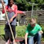 Kinderen helpen seniore