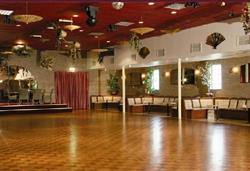 Dans en Party Centrum "the Lake"