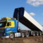 Truck met kieptrailer