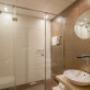 Deluxe Room Bathroom
