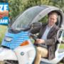Onze Makelaar op zijn overkapte motor