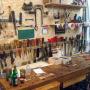 atelier: werkbank en gereedschap