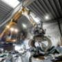 Geelhoed heeft al meer dan veertig jaar ervaring met het persen van metalen. Onze aanpak staat garant voor efficiëntie in handling, transport en export. Onze medewerkers zijn dagelijks bezig met metalen persen (pakketteren).
