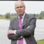 Wim Spaans bij de spoorbrug