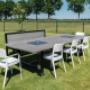 Diverse stoelen en banken.