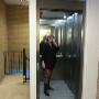 Willy in de lift van MTW
