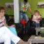 Gezellige zithoek met comfortabele banken