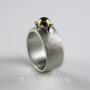 Zilveren Ring met gouden bol