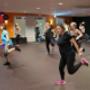 Groepsles fit & vitaal bij WestCoastGym. Bij WestCoastGym werken we met een hoop diverse groepslessen op verschillende niveaus. De fit & vitaal sluit perfect aan bij de mensen die wat verder op leeftijd zijn, maar toch wel de uitdaging opzoekt. Samen in groepsverband onder begeleiding van een groepslesinstructeur werk je jezelf heerlijk in het zweet. Een les die goed past bij de doelstelling afvallen en tegelijkertijd wordt er gewerkt aan de conditie.