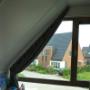onderstaande foto's nieuwbouw project
Schuine gordijnen Links sluitend