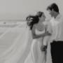 Bruidspaar op het strand