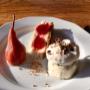 Stoofpeer met cheesecake en  roomijs