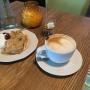 Cappuccino met huisgemaakte appelcrunch