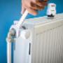 Radiatorservice
Uitval van radiatoren kan erg vervelend zijn, zeker in de wintermaanden. Door gebruik te maken van onze radiatorservice komt er om de zoveel tijd een monteur bij u langs om uw cv-installatie en verwarming te controleren en schoon te maken. Dit levert u op de lange termijn profijt op.

Onze monteurs zijn specialistisch geschoold en hebben allen ruime ervaring om uw cv-ketel in Haarlem en omgeving de aandacht te geven die deze nodig heeft om in een goede conditie te blijven.