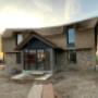Poldervilla Kockengen is een ontwerp voor een riant woonhuis in een landelijke context in de provincie Utrecht. Het huis is volledig opgebouwd uit duurzame en biobased materialen met een karakteristieke spantconstructie van hergebruikte oude eikenhouten balken. De villa is gevormd naar het panorama uitzicht op het achterliggende polderlandschap. De centraal gelegen woonkamer met vide en trap vormen het hart van het woonhuis. Via deze ruimte zijn de overige vertrekken te bereiken. Het gevouwen dak geeft het woonhuis karakter en de gewenste landelijke uitstraling.