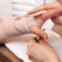 Compressietherapie | Huidtherapie Huizen

Wat is compressietherapie?

Complex Decongestieve Therapie/CDT houdt in dat lymfoedeem wordt behandeld met verschillende behandelvormen. Als je alleen manuele lymfedrainage toepast heeft dit weinig effect op het lymfoedeem op lange termijn. Als je manuele lymfedrainage toepast in combinatie met compressietherapie, dan heb je veel meer effect van de behandeling.