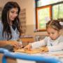 Bij BSO 2Acrobaten staan de kinderen op de eerste plaats. Sommige kinderen hebben behoefte aan even lekker relaxen, andere kinderen zijn juist toe aan beweging. Onze pedagogisch medewerkers weten wat de kinderen nodig hebben, stimuleren hun zelfstandigheid en doen gezellig mee.