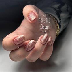 Presjes Clavos nagels Almere Stad.