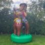 Sarah pop op paard