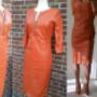Oranje leren kokerjurk Les Femmes mode