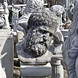Steinfiguren und Brunnen Holland