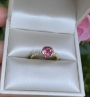 Nicoline van Boven juweelontwerpster gouden ring met roze toermalijn